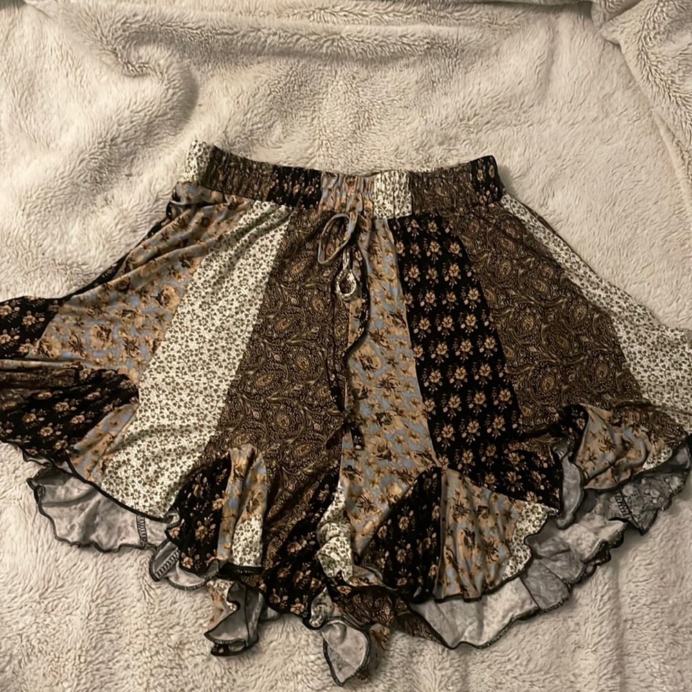 Amable Boho Flowy Shorts